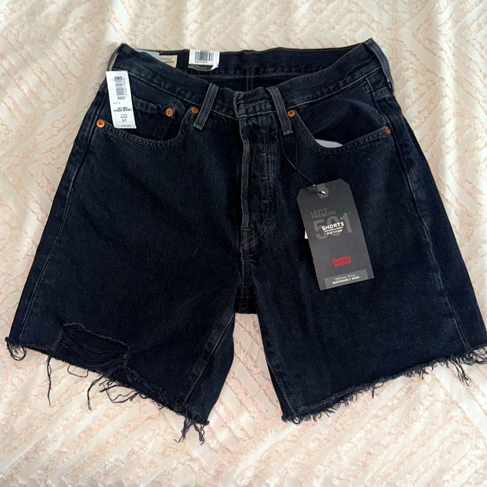 Never worn black levis shorts